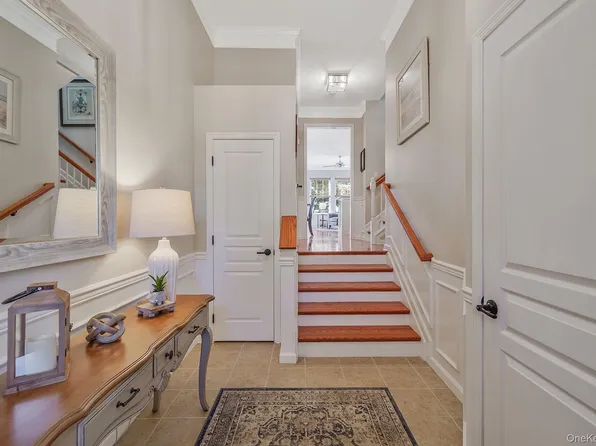 6 Sugar Pine Lane, Bay Shore, NY 11706