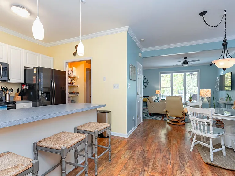 1214 Bancroft Ave — Photo 10