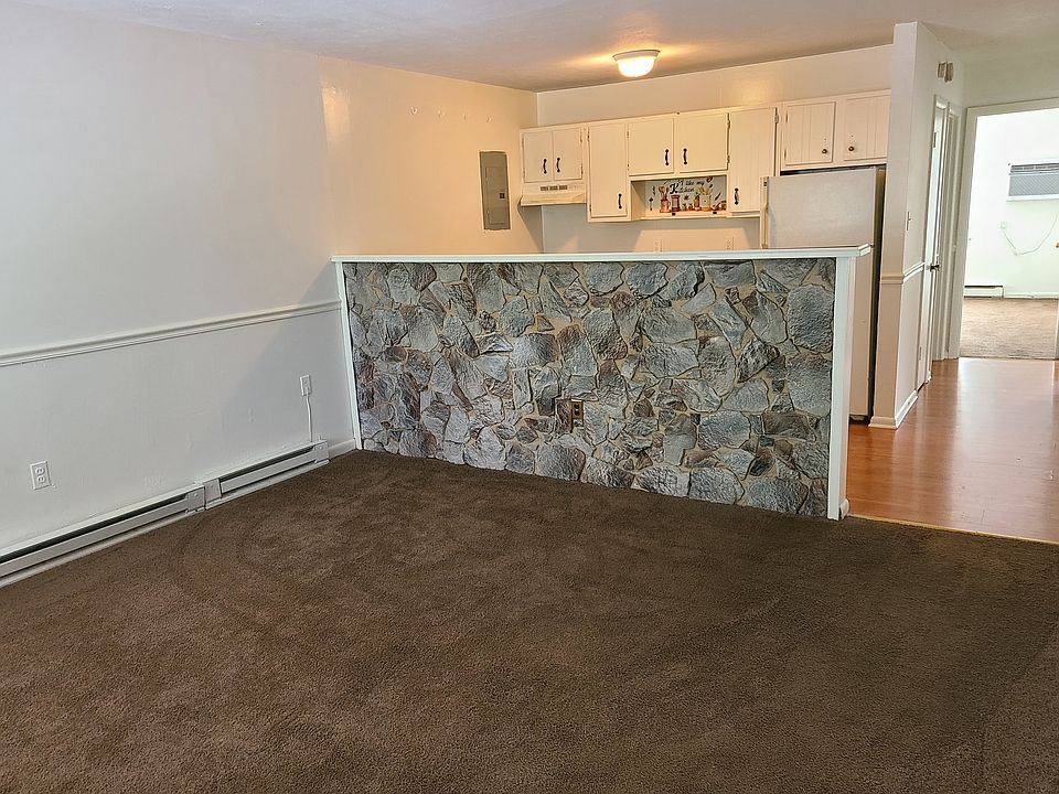 1st image of 604 Colonial Ct #11
