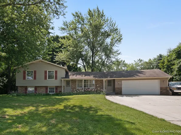 26W561 Parkway Dr, Winfield, IL 60190