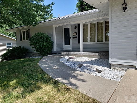3rd image of 1008 Grandview Dr