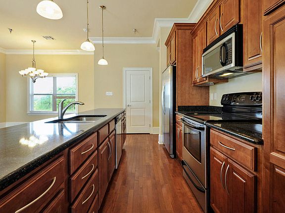 5th image of 725 W Beach Blvd #725