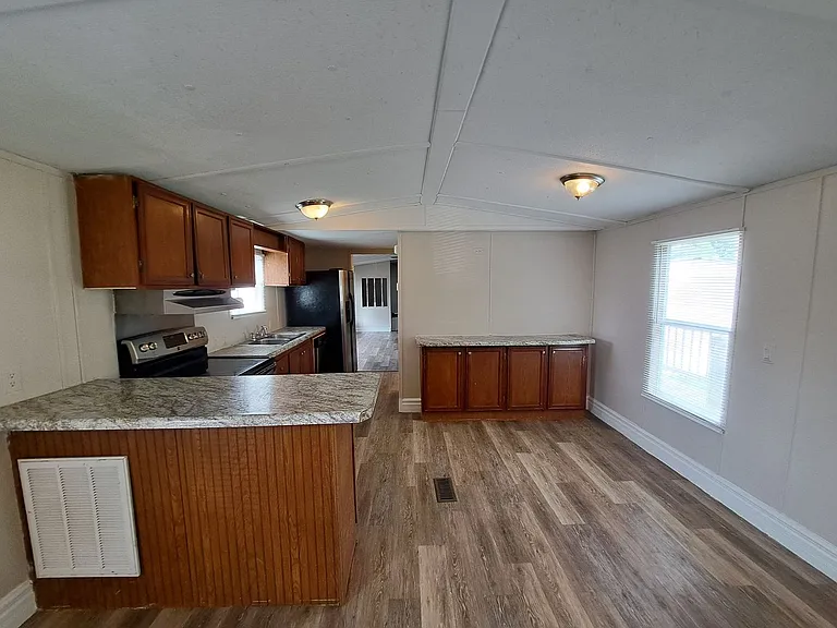 2821 Hillcrest Ave #8 — Photo 5