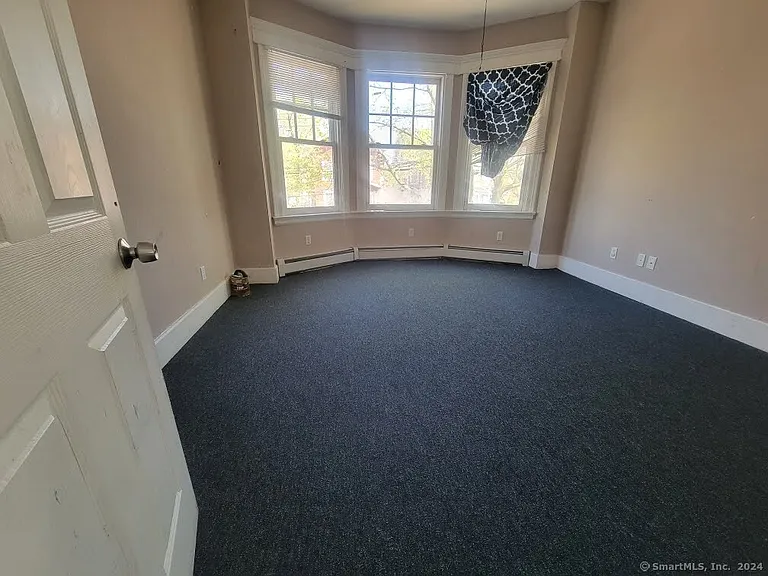 572 Elm St #2 — Photo 4