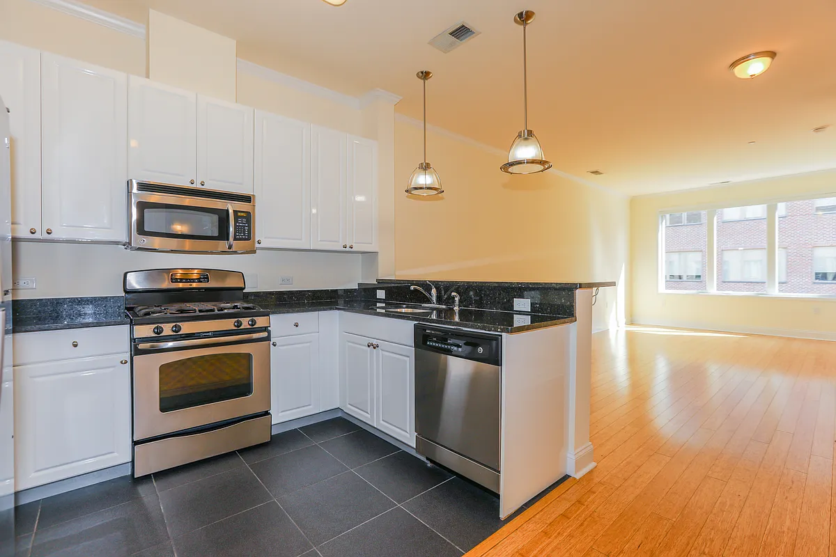 Building Photo - 12 Main St #D107
