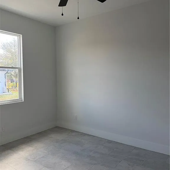 1711 W 12th St — Photo 4