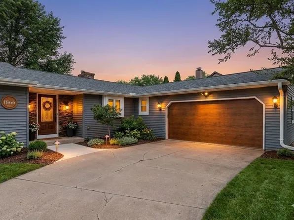 1866 Cliffview Ct, Oshkosh, WI 54901