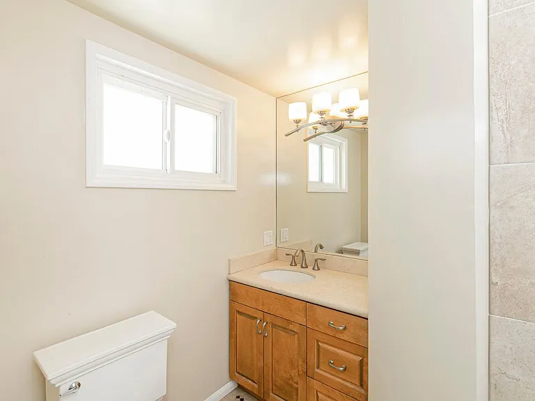 10929 Whitegate Ave — Photo 27