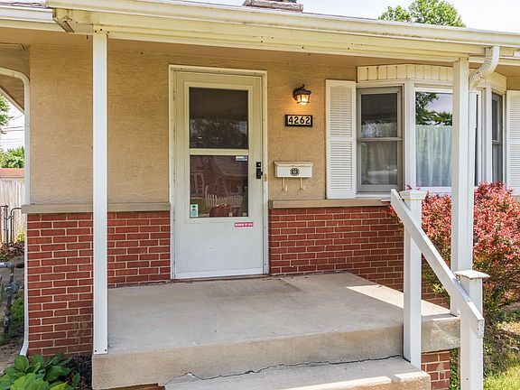 3rd image of 4262 Moore Ave