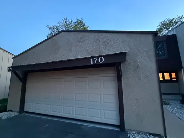 170 Cascade Dr, Indian Head Park, IL 60525