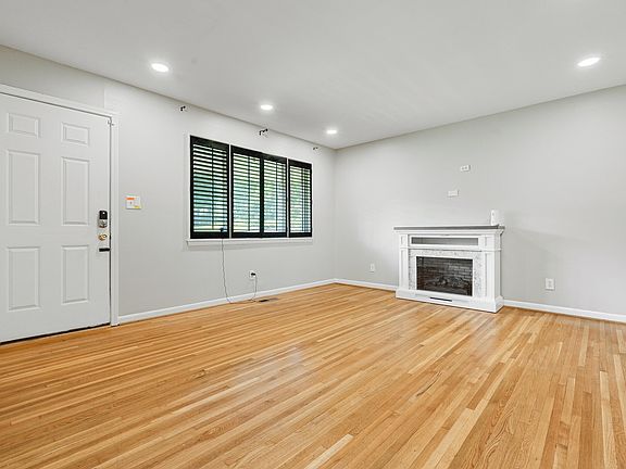 3rd image of 604 Gravlee Ln
