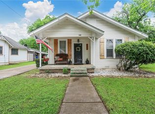 703 N Davis St, West, TX 76691