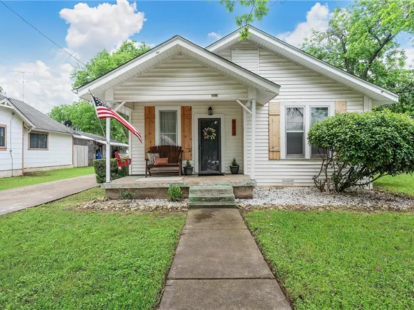 703 N Davis St, West, TX 76691