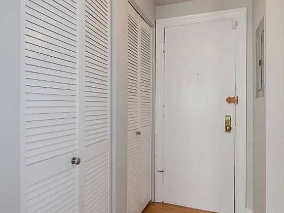 2nd image of 625 W Roscoe St #632-1N