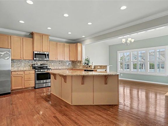 5th image of 3812 Lusk Way