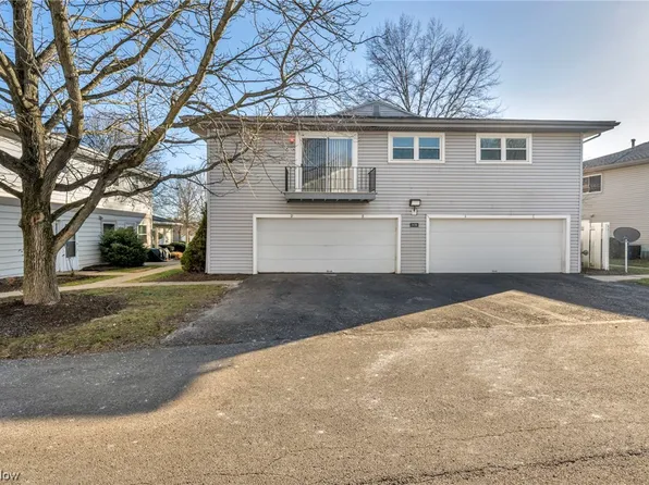 2436 Island Dr #26D, Uniontown, OH 44685