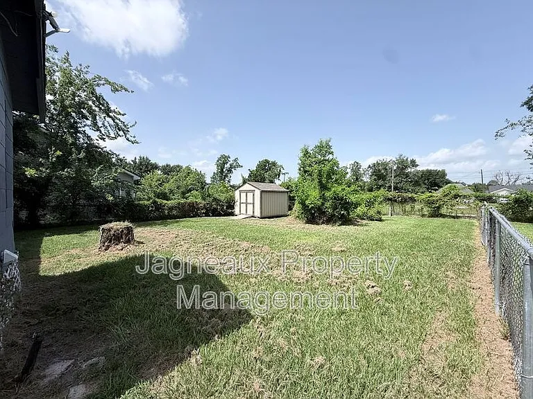 525 Magnolia St — Photo 6