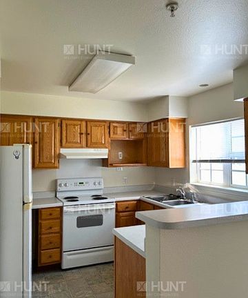 4th image of 2022 High St