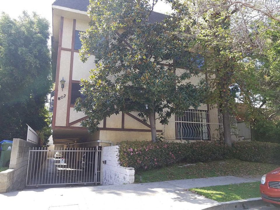 1st image of 807 N Sycamore Ave APT 2
