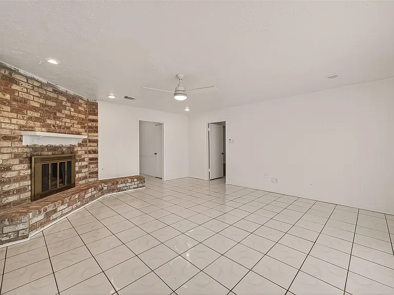 9422 Kristin Dr — Photo 19