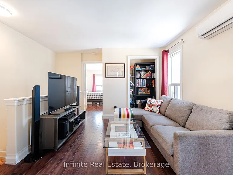 655 Coxwell Ave — Photo 1
