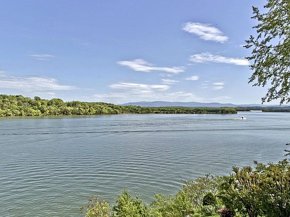 4th image of 195 Rock Point Dr