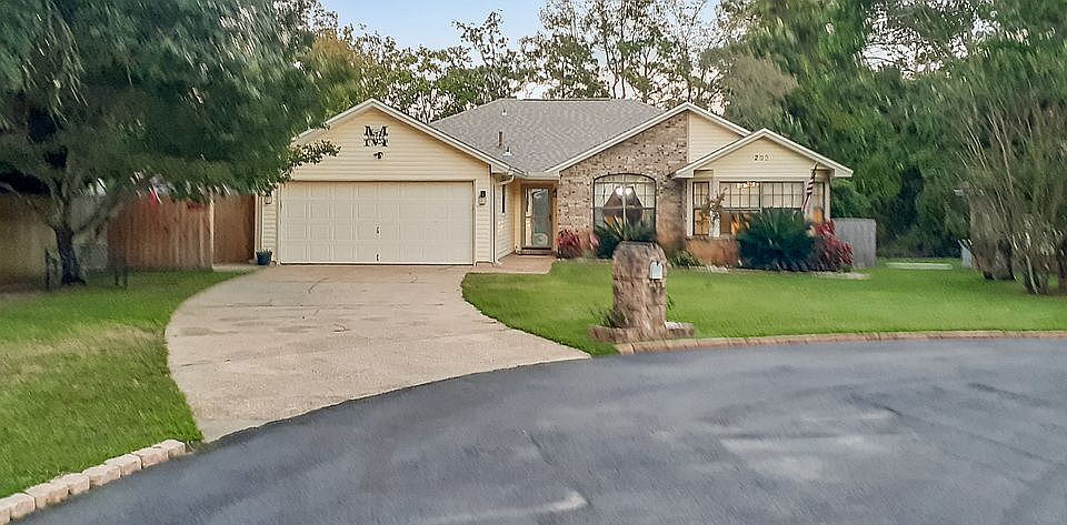 209 Brook Ct