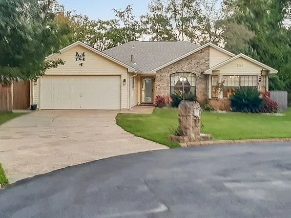 209 Brook Ct, Niceville, FL 32578