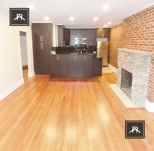 1616 Beacon St Photo 1