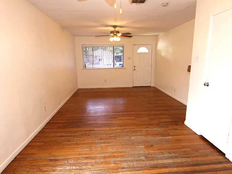 7000 Thurston Dr — Photo 2