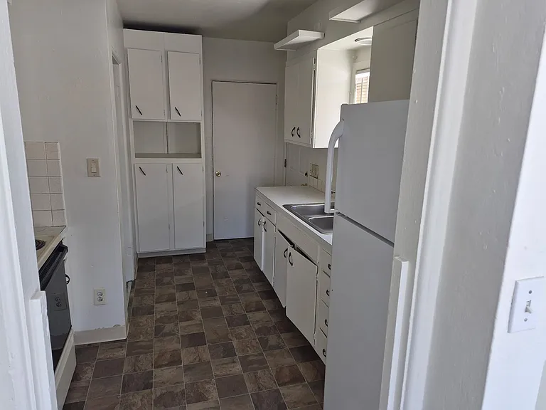420 14th St — Photo 3