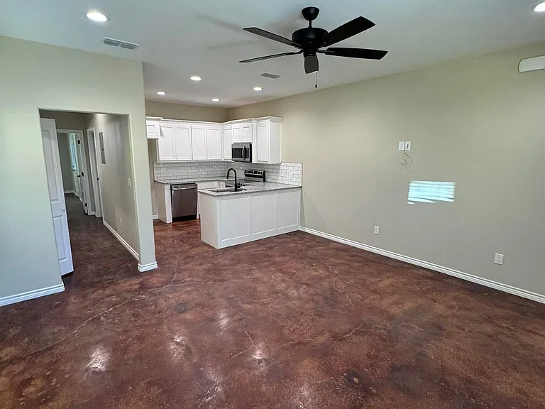 1302 Silver Falls Rd #101 — Photo 2