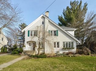 900 Pinecrest Ave SE, East Grand Rapids, MI 49506