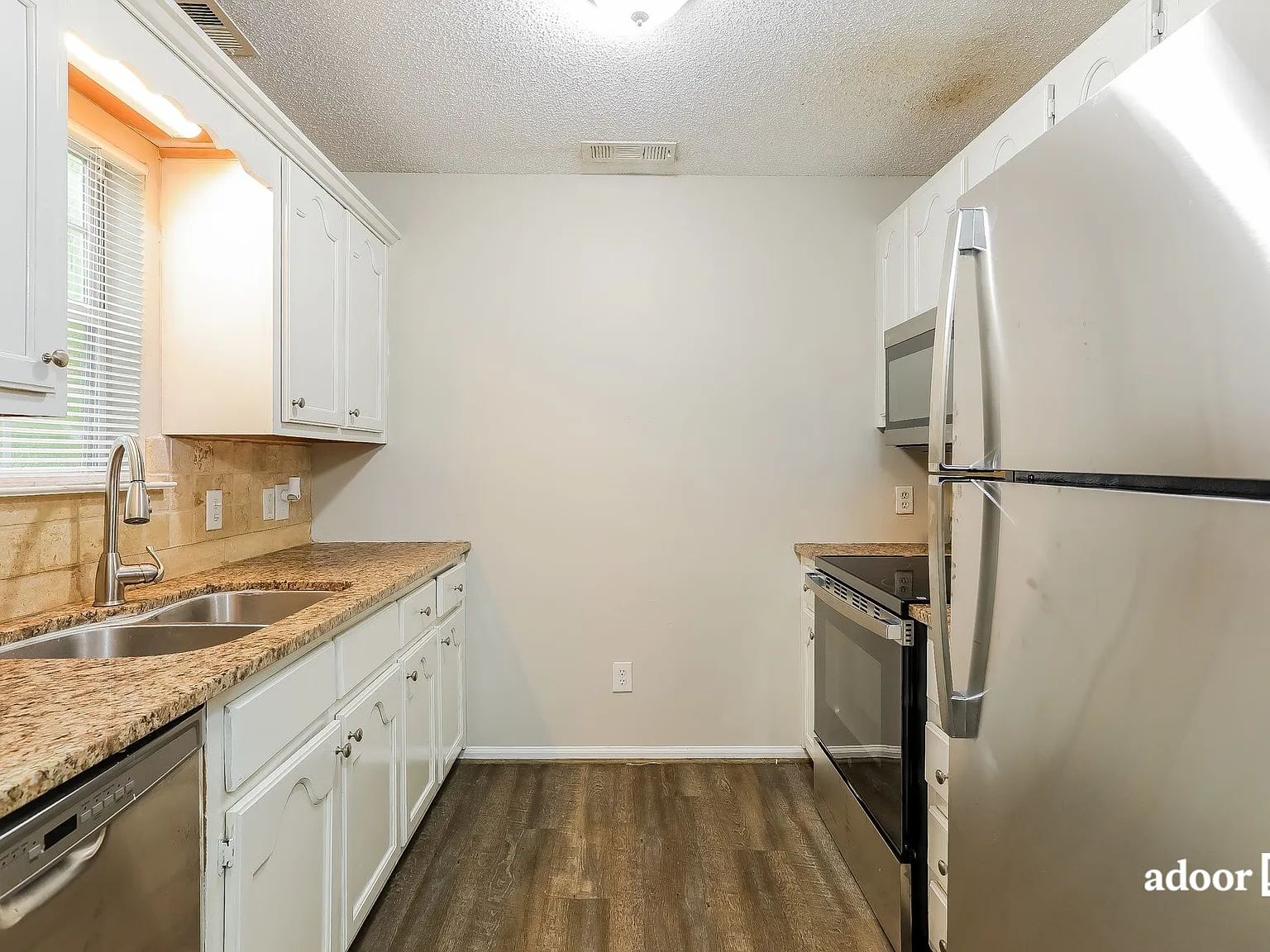 3 bed, 2.0 bath, 1360 sqft, $1,490 — Photo 3