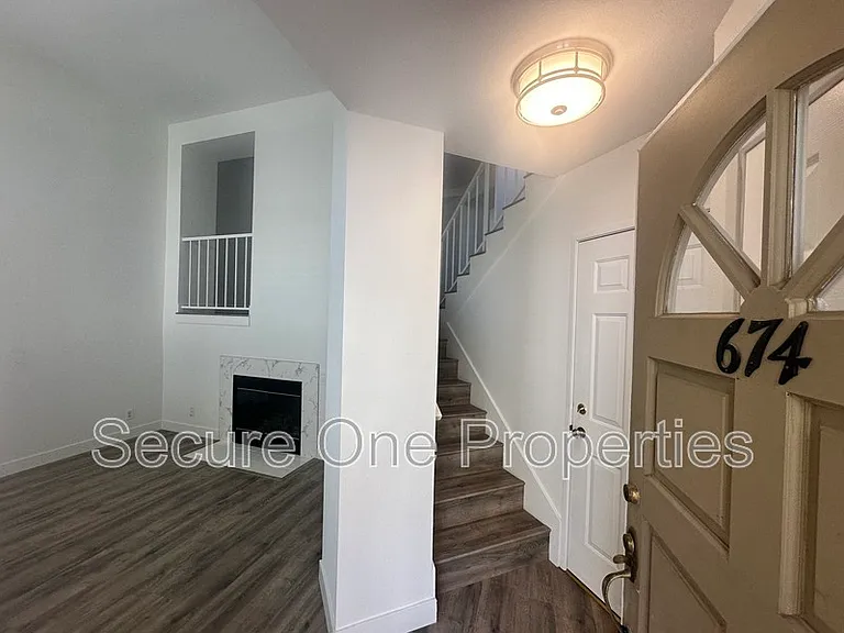 674 Warwick Ave — Photo 2