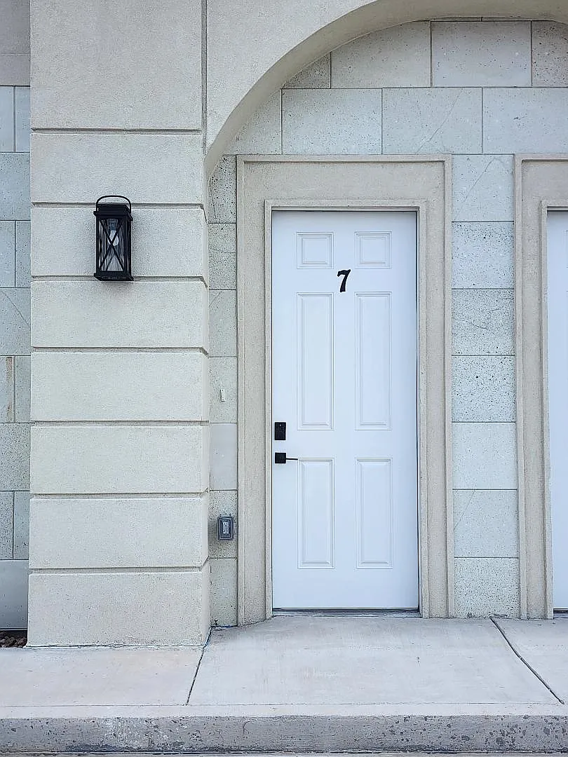 3229 E Grimes - Unit 7 — Photo 1