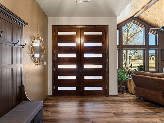 4th image of 1808 Queensbury Way