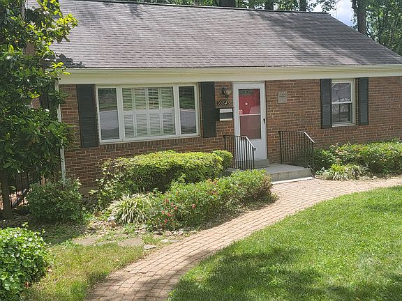 3rd image of 100 Warwick Ave