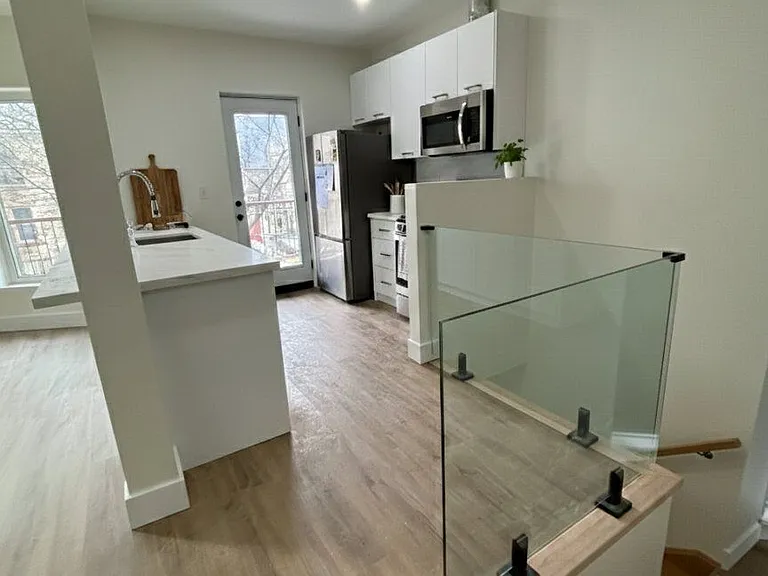 259 John St S #5 — Photo 2