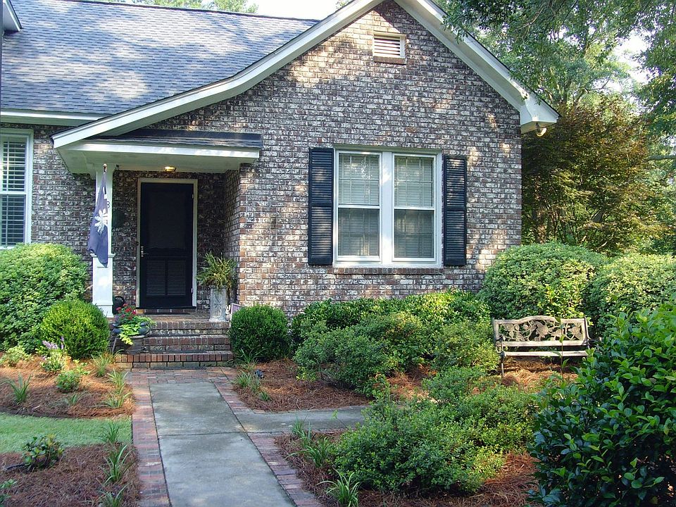 Front entry of 108 Old Country Club Rd.