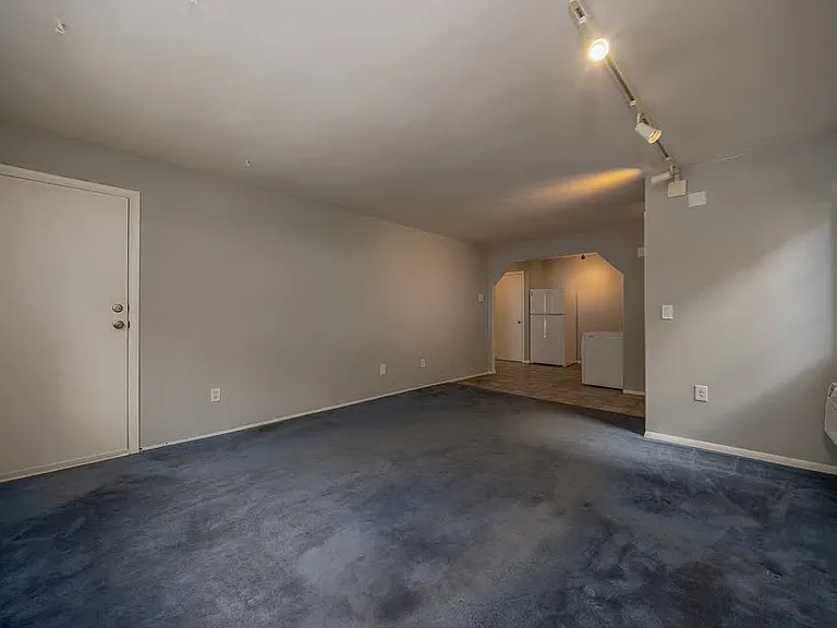 219 Fox Run Ln — Photo 5
