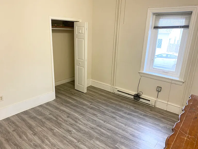 901 Queen St #1F — Photo 16