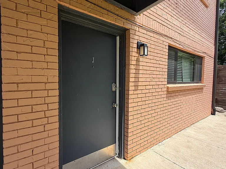 1624 N Blackwelder Ave #J — Photo 13