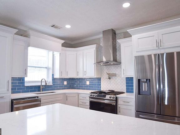 3rd image of 6616 Splashwater Dr