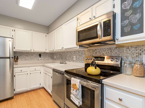 5th image of 6043 Crown Royal Cir