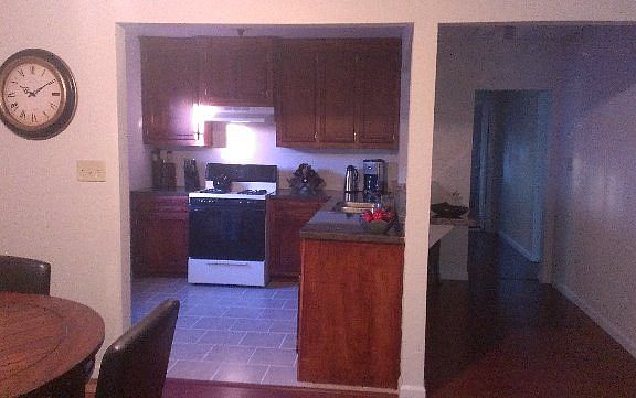 4th image of 902 N Avenue C