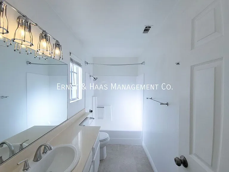 111 W Spring St #E — Photo 22