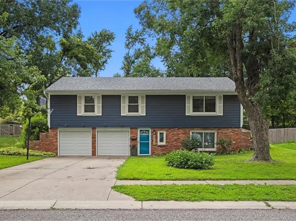 8902 Park St, Lenexa, KS 66215