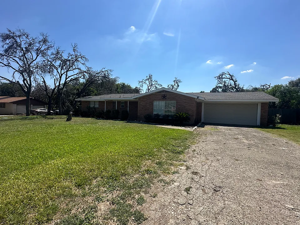 Donella Dr