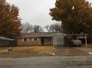 907 W Howard St, Olney, TX 76374